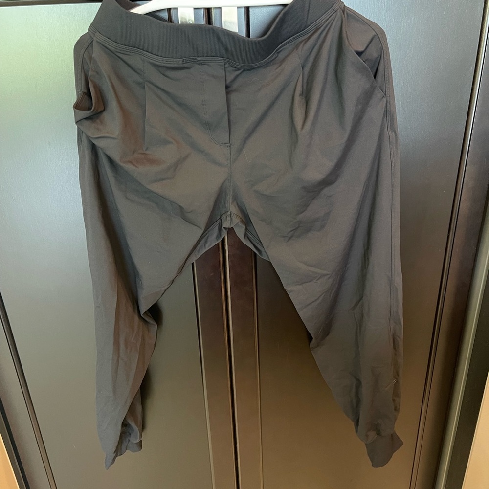 COPY - &Go Lululemon black Jogger size 10, only worn a few times like new! 7/8 …
